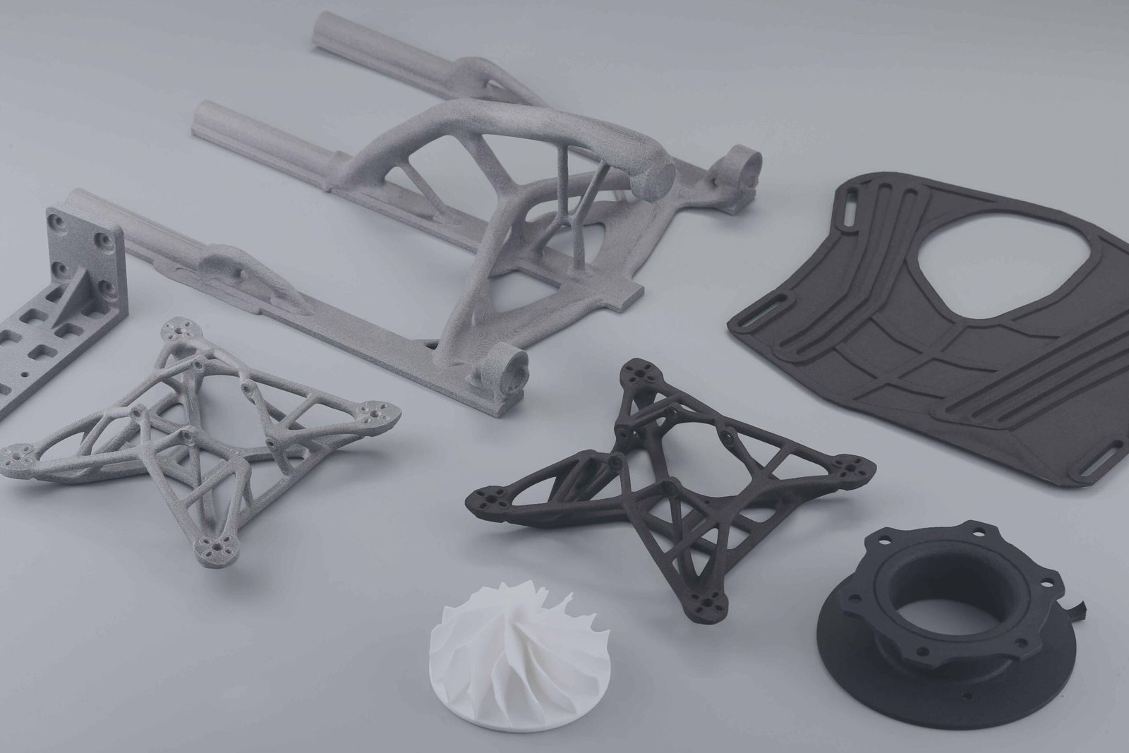 Technische Bauteile aus Kunststoff und Metall