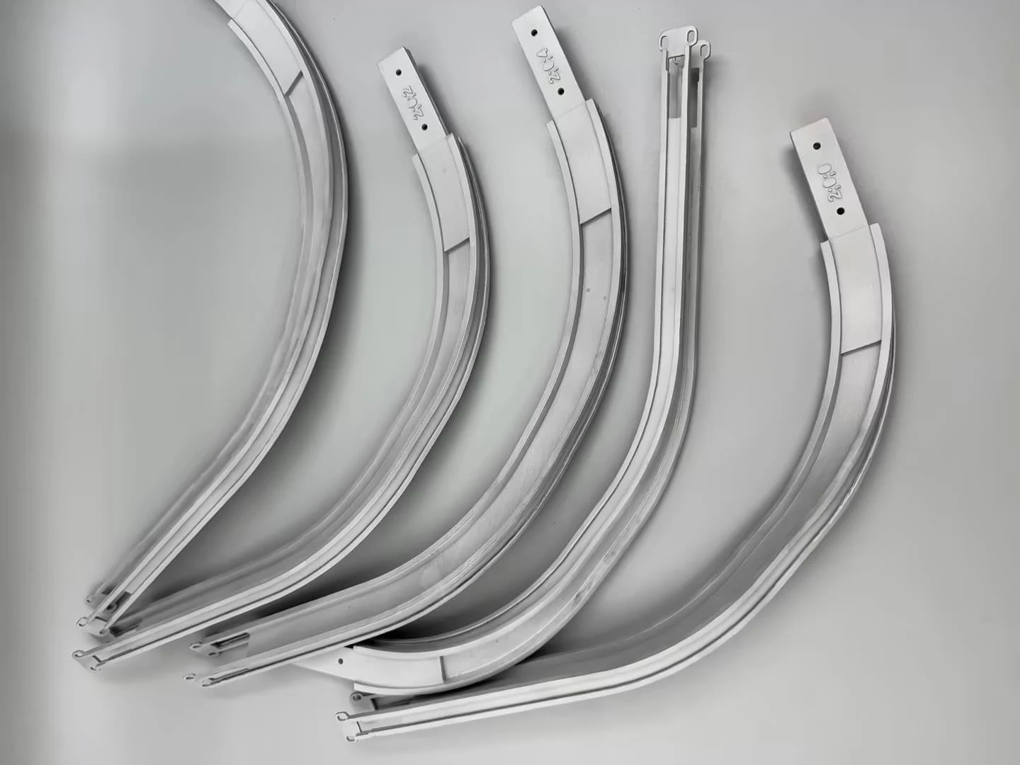 Metal components for a lighting installation