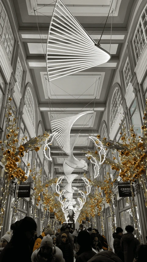 Lighting installation in its setting